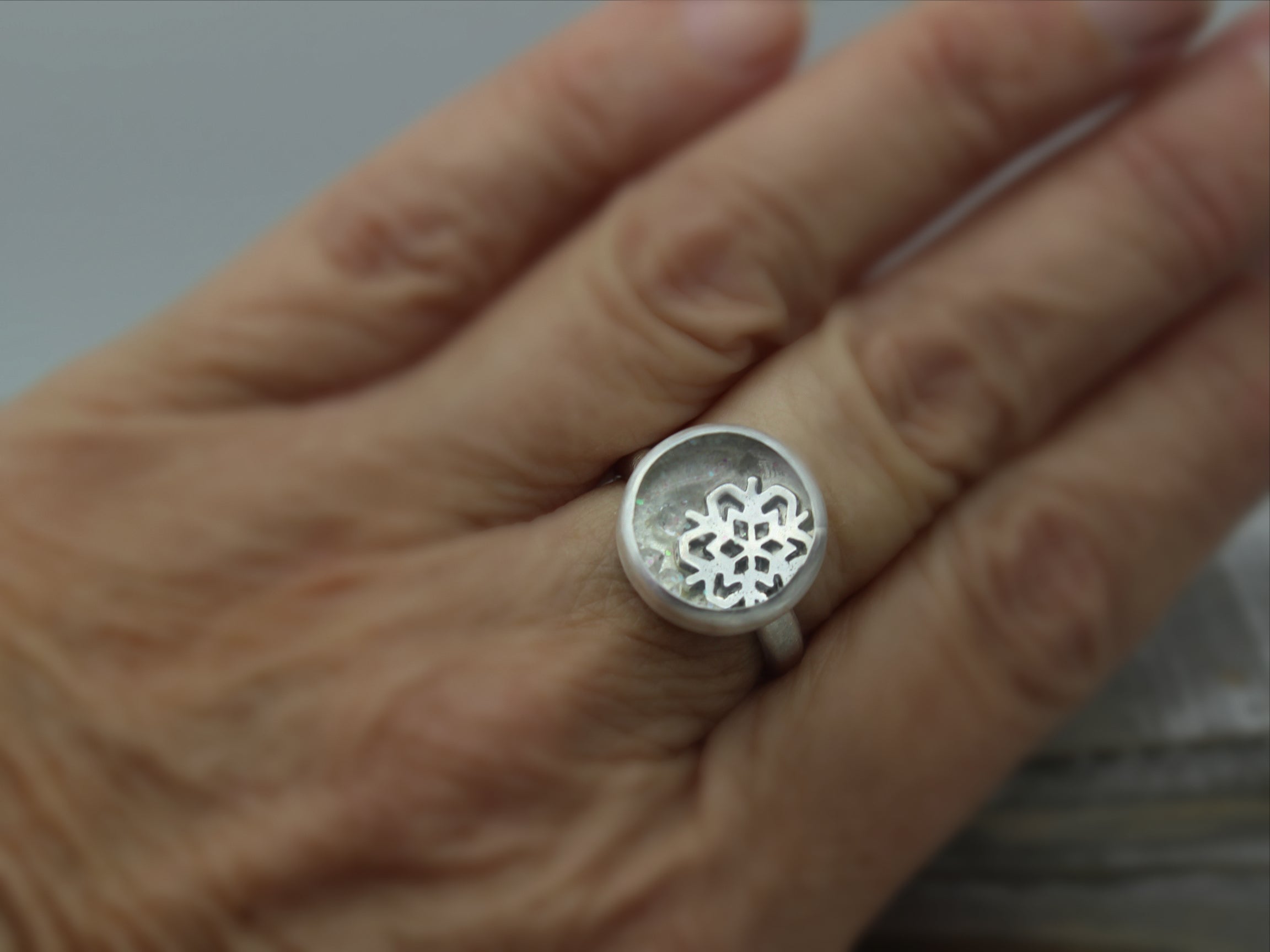 Kinetic Silver Snowflake Ring