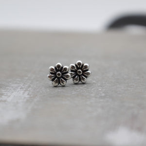 Tiny Daisy Flower Earrings - Sterling Silver Stud Earrings - Small Stud Earrings - Gift for Her - Antique - Dainty