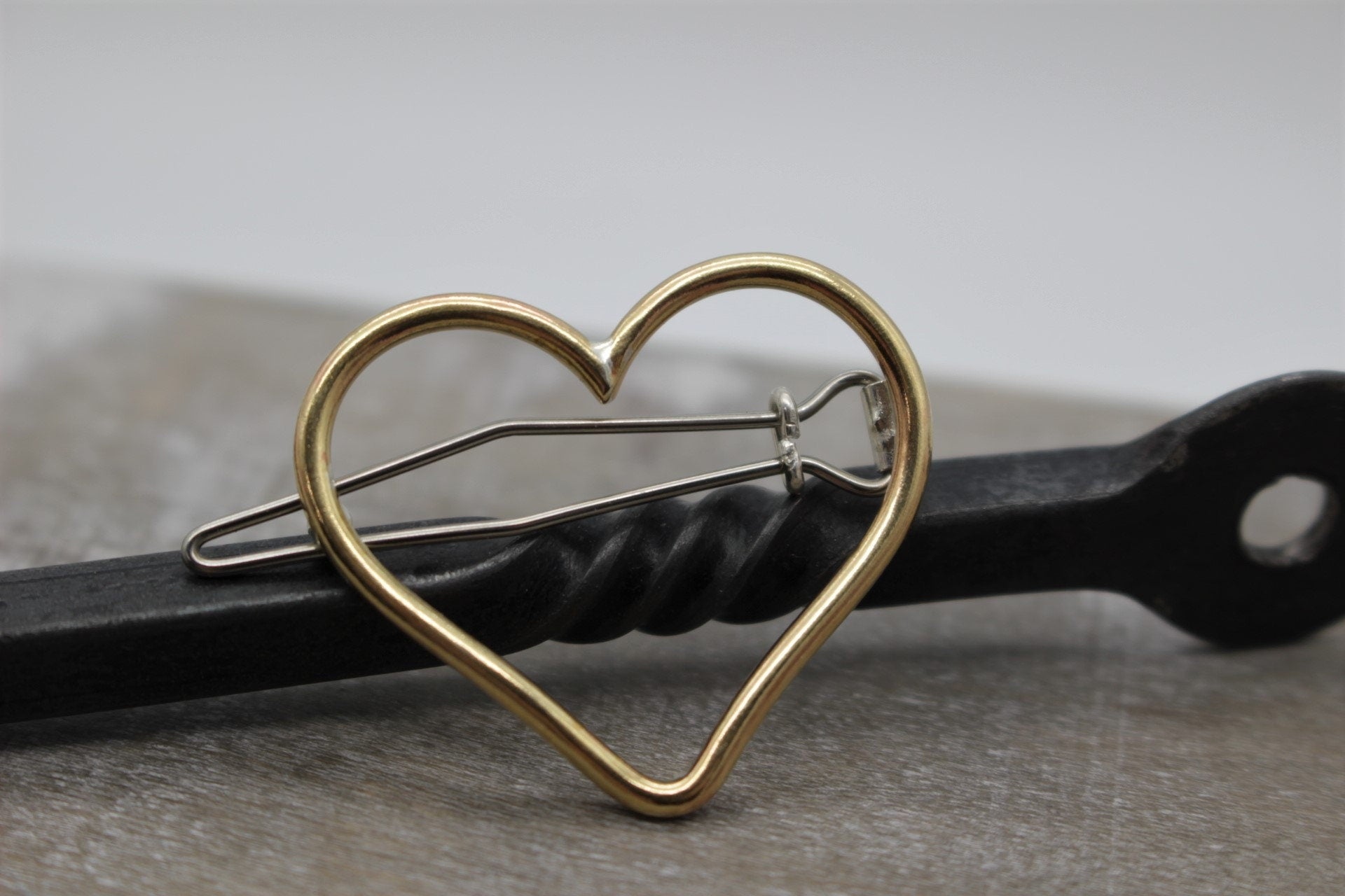 Small gold heart barrette