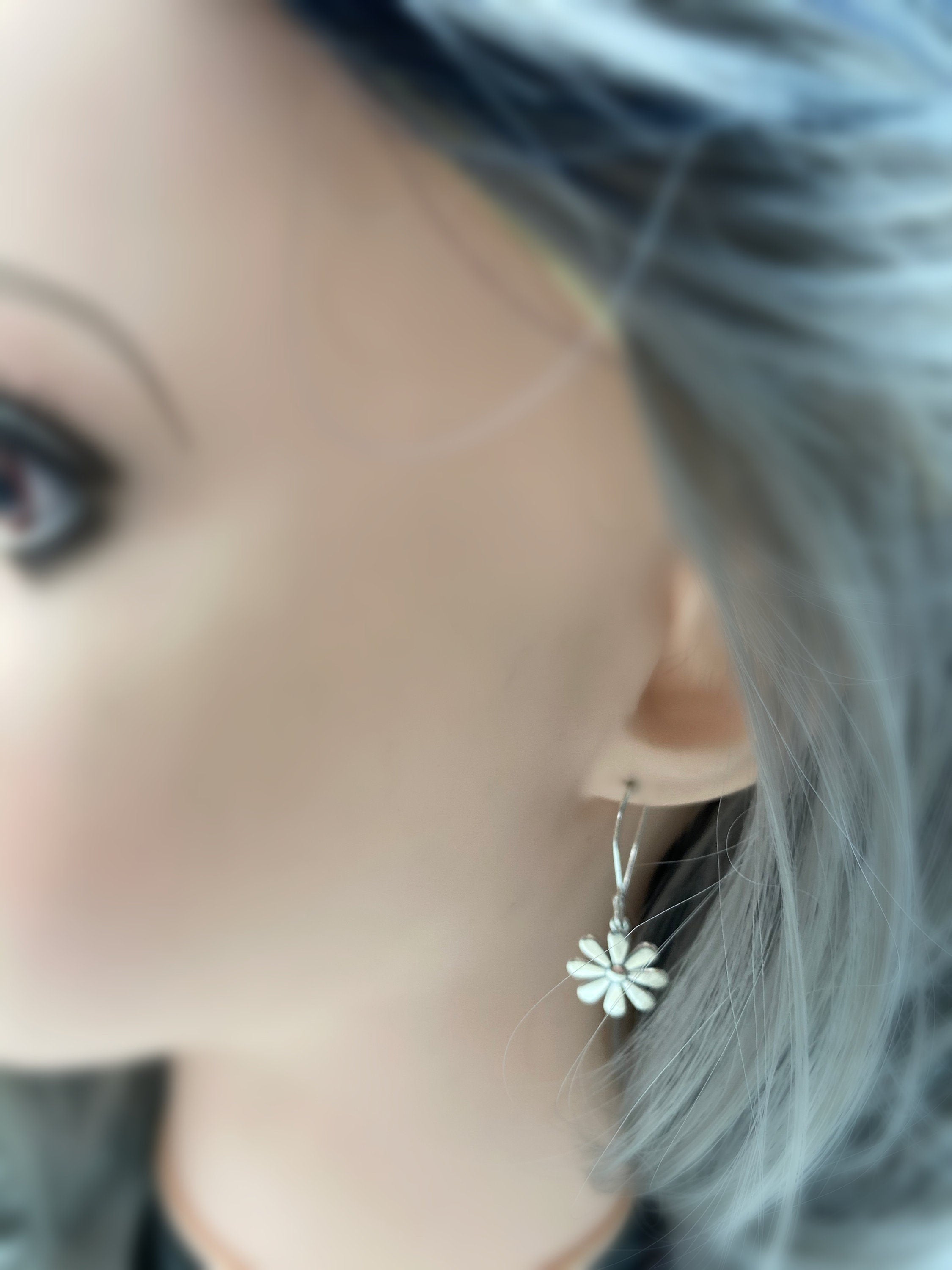 Sterling silver daisy earrings